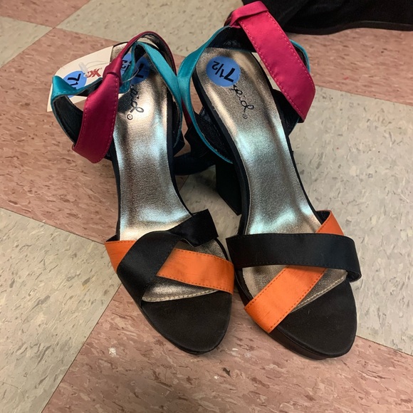 Chunky Satin color block heels - Picture 2 of 3